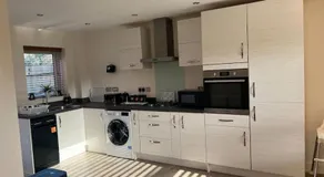 Great Ambience 3-Bedroom for Groups & Contractors - Image 5