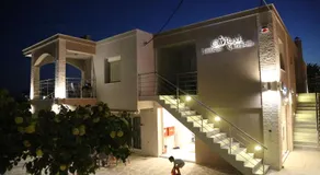 Coral Boutique Apartments - Image 5