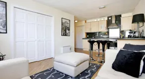 West Bow - Comfy 2 bed on West Bow overlooking Grassmarket - Image 2