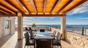Utković Beachfront Apartments - Image 3