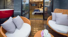 Phoenix Ancient Hill Riverside View Hotel- Offers free one-way high-speed rail pick-up service -Two cups free cockt-Free self-service washing machine with dryer - Image 3