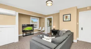Vintage Westlake Gem Outstanding Location - Image 2