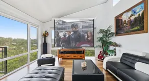 Pier 26 Coastal Retreat - Image 3
