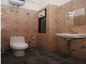 Collection O 6343 Hotel City Rooms Greater Noida - Image 5