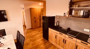PJ Hotel Cerklje - 5min to Airport - Free Parking - Image 2