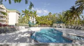 Tortuga Suite at Sunrise Suites Resort - Heated Pool, Hot Tub & Free Parking - Image 3