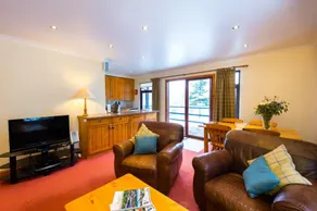 Osprey Lodge with river and mountain view - Image 4