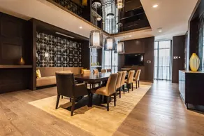 Metropolis Loft - CN Tower - Image 1