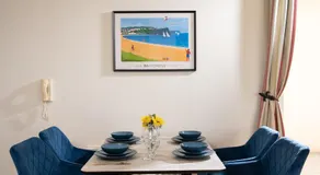 River Side Apartment, City Centre - Beautiful View and Free Parking! - Image 3