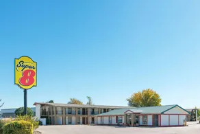 Super 8 by Wyndham Fenton/St Louis Area - Image 2