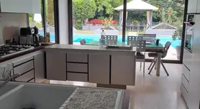 Chambres privées dans une maison avec piscine - Image 3