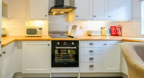 Coastal Haven Ilfracombe Charming 2-bedroom Cottage In A Great Location By STAE Homes - Image 2