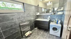 Charming Villa with Private Swimmingpool - Image 2