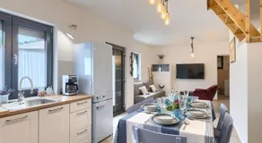 Romantisches Ferienhaus mit Jacuzzi, BBQ, WiFi - Image 3