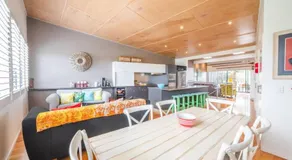 Saltwater 5 - sleeps 8 - close to Main Beach - Image 3
