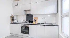 New 3BED Stylish Apartment with Amazing Transport - Image 5