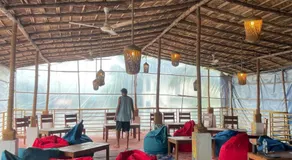 12 Monks - Backpacker Resort - Image 3