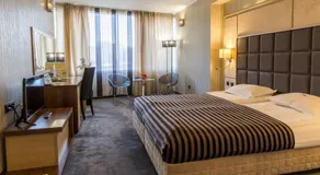 Cosmopolitan Hotel & Wellness - Image 2