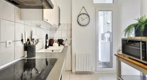 Lovely quiet 2 rooms close to center with balcony - Image 2
