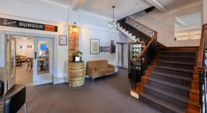 Broadway Hotel - Image 4