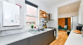Long Eaton Modern 4bed House - Image 5