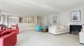 No 10 Bridge Street - Town Centre Apartment - Image 3