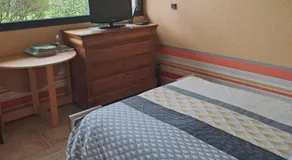 Chambres privées dans une maison avec piscine - Image 2