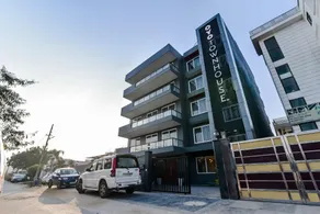 OYO Townhouse 079 Sector 46 - Image 4