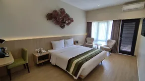 Grand Whiz Hotel Trawas Mojokerto - Image 2