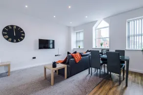Stunning 2-Bedroom Apartment in Bolton - Image 4