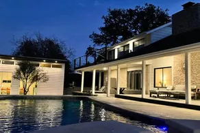 Upstay Modern Home Near Golf Course and Downtown - Image 5