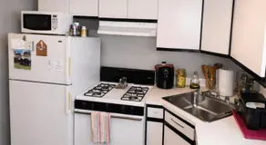 Next to Manhattan 2 Bedrooms Apartment - Subway 20 steps, Manhattan 1 Stop - Image 5