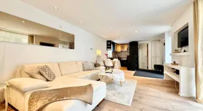 Juicy Private Apartments with Jacuzzi - Image 2