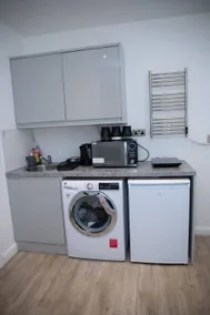 Modern 1 Bedroom Apartment in Quiet Tilbury Town - Image 4