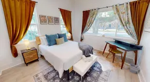 Sunny 5Bed w Parking and direct Streetcar access - Image 2