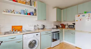 Characterful 1 Bedroom Flat Close to DLR - Image 3