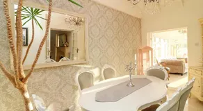 Ivys End Boutique Chic Manor Cottage Elegant & Sophisticated Retreat in Loughborough offering 3bedrooms - Image 4
