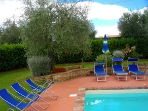 Elegante soggiorno in castello con piscina - Image 2
