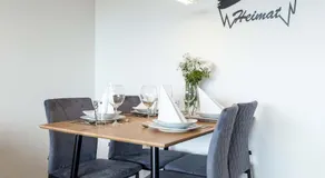 Relax-Apartments - Indoor-Pool - Sauna - Küche - kostenlos Parken - Balkon - teilweise Massagesessel - 85 Zoll Smart-TV - Image 5