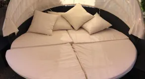Chambre spacieuse et confortable avec écran plat - Image 2