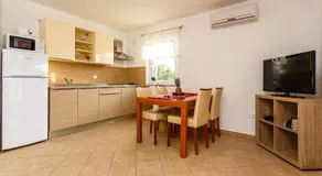 Mare & Mons Seafront Apartments - Image 5