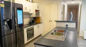 Family home with free parking close to everything - Image 3