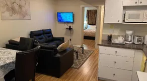 2 BD RM Casa moderna con entrada privada en un barrio tranquilo - Image 4