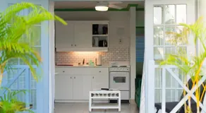 Sunset Lane Apartment Hotel - Image 2