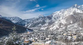 Gleise Lodge apartment with Balcony & Views - Happy Rentals - Image 2