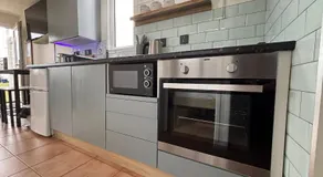 226, Two bed newly refurbished detached chalet on Sund0wner Holiday Park - Sleeps 4, pet friendly - bed linen, towels plus electricity all included - Image 4