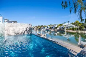 Waterfront Home - Jetty, inground pool - Image 4