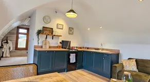 Luxury Bell tent Glamping near Yorkshire Wolds - Image 2