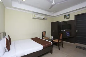 Hotel O by OYO Saraswathi Residency Near SR Nagar Metro Station - Image 4