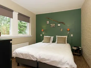 Beautiful home with lots of privacy, in the forest - Image 4